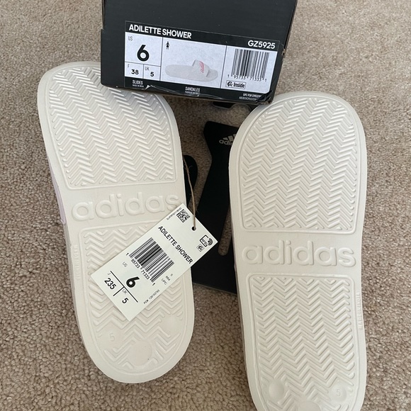 adidas Adilette Shower Slides. Size 6. NEW WITH TAGS - Picture 3 of 13